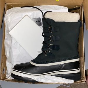 Sorel snow boots size 8